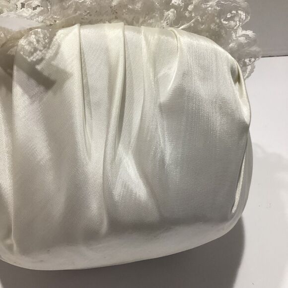 Vintage 1980's Flower Girl Basket,Handmade, Reused in 2020,2024 Pearls, Padded - Picture 4 of 6
